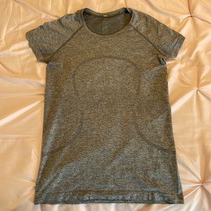 Gray Lululemon Swiftly Tech 2.0 Short Sleeve Top-Size 8 (EUC)